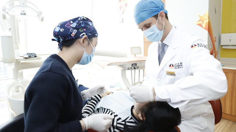 牙齿贴面安装：揭秘其科学流程与注意事项**